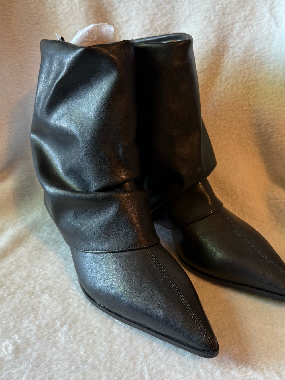 Time And Tru‎ Women's 6 Black Pointed-Toe Slouchy Kitten Heeled Ankle Boots New